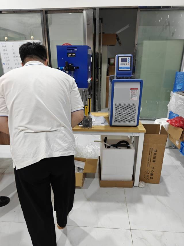 现场调试的热压与循环温控单元